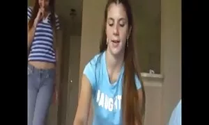 ذهبت فتاة صغيرة إلى أسفل مع الرجل وهو موقع سكسي مباشر الحب المتحمسين منه فيديو إباحي 