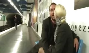 اثنين من السيدات الناضجة تشارك في مثلية اللعنة في غرفة خلع الملابس موقع سكسي مباشر النسائية فيديو إباحي 