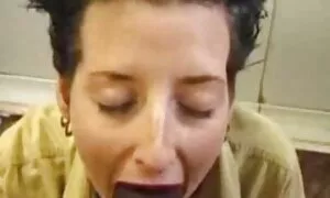 امرأة تنزيل سكسي مباشر ناضجة يغوي نظافة حمام السباحة وبلا خجل معه فيديو إباحي 