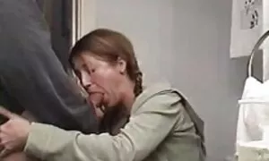 ناضجة زوجة تحميل سكسي مباشر الزوج وجدت في حالة سكر, عارية الاطفال على السرير وتبدأ يمارس الجنس معها فيديو إباحي 
